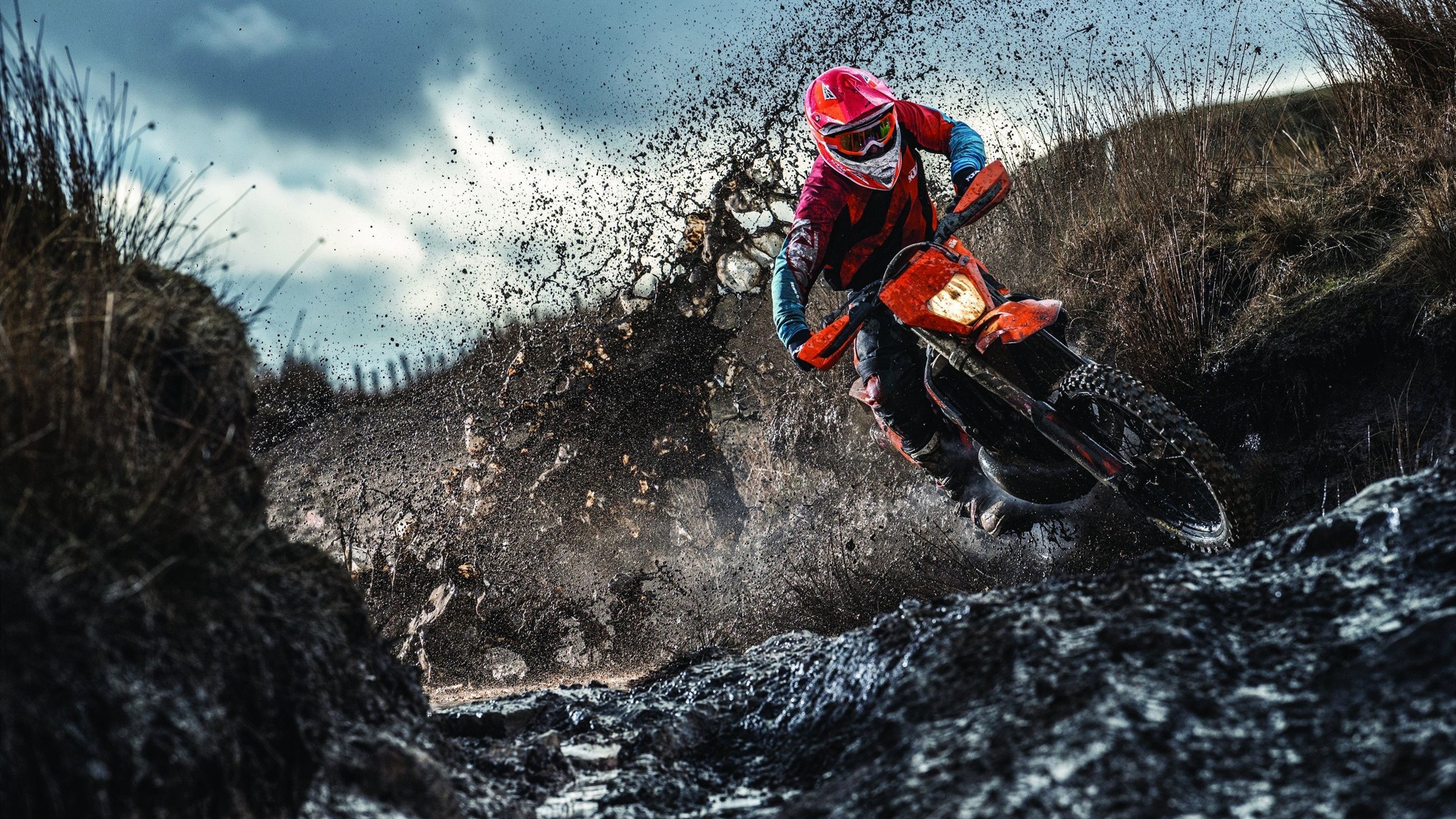 _城市高空溜索赛：在钢铁城市中飞跃_，高空溜索需要什么条件