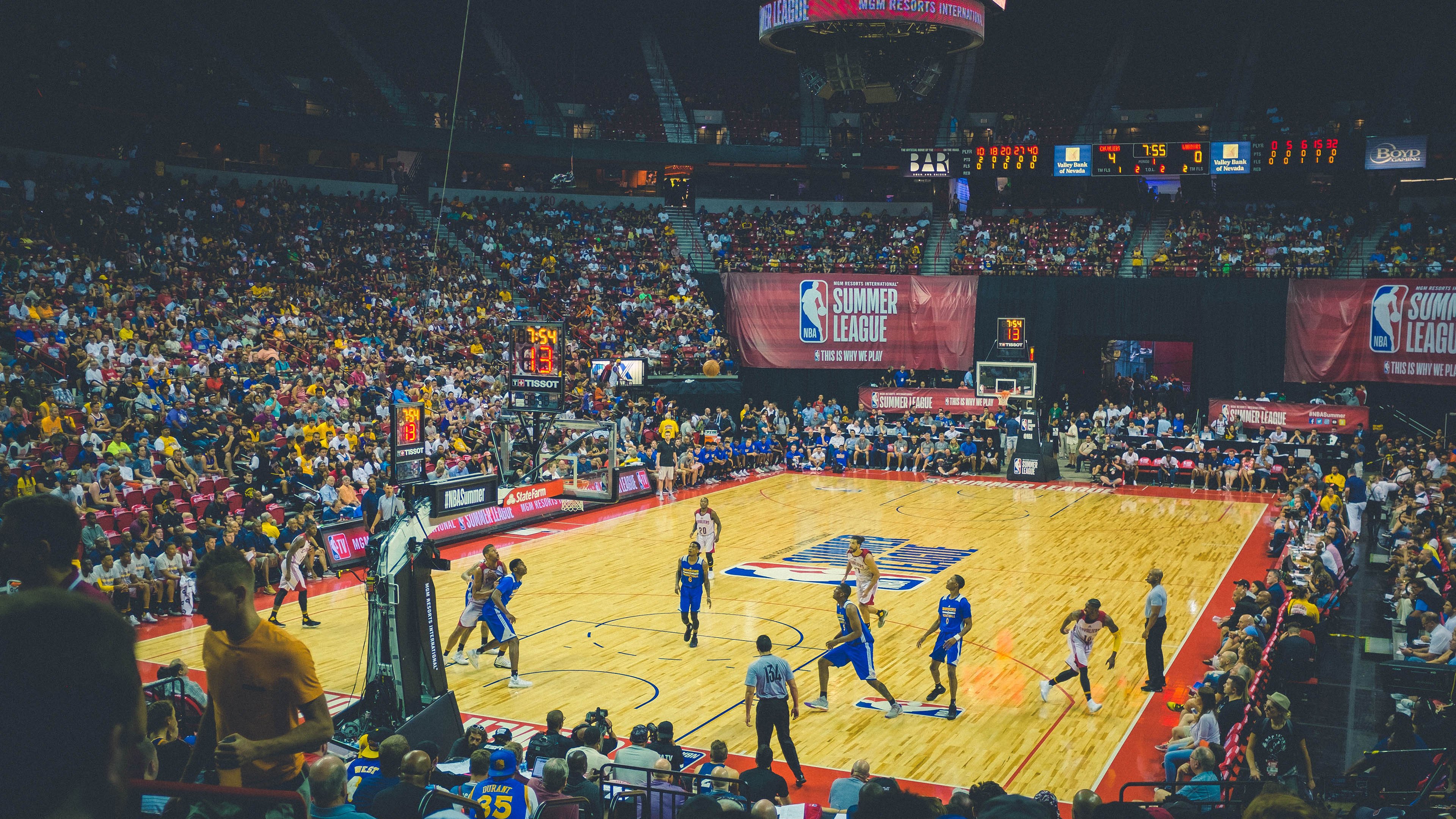 体育场馆篮球租赁平台上线便利市民参与夜间训练，篮球场出租收费标准